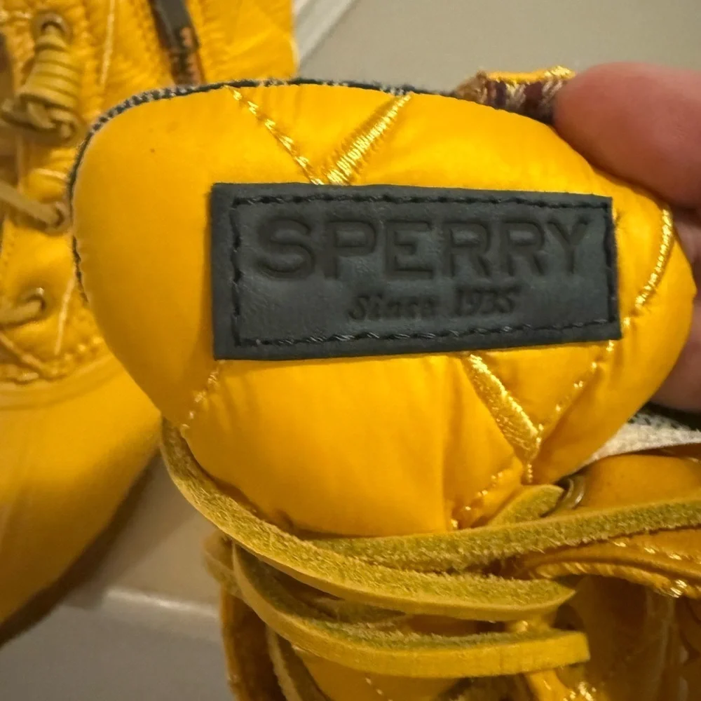 Sperry Women's Saltwater Quilted Nylon Duck Boots in mustard yellow Size 6.5